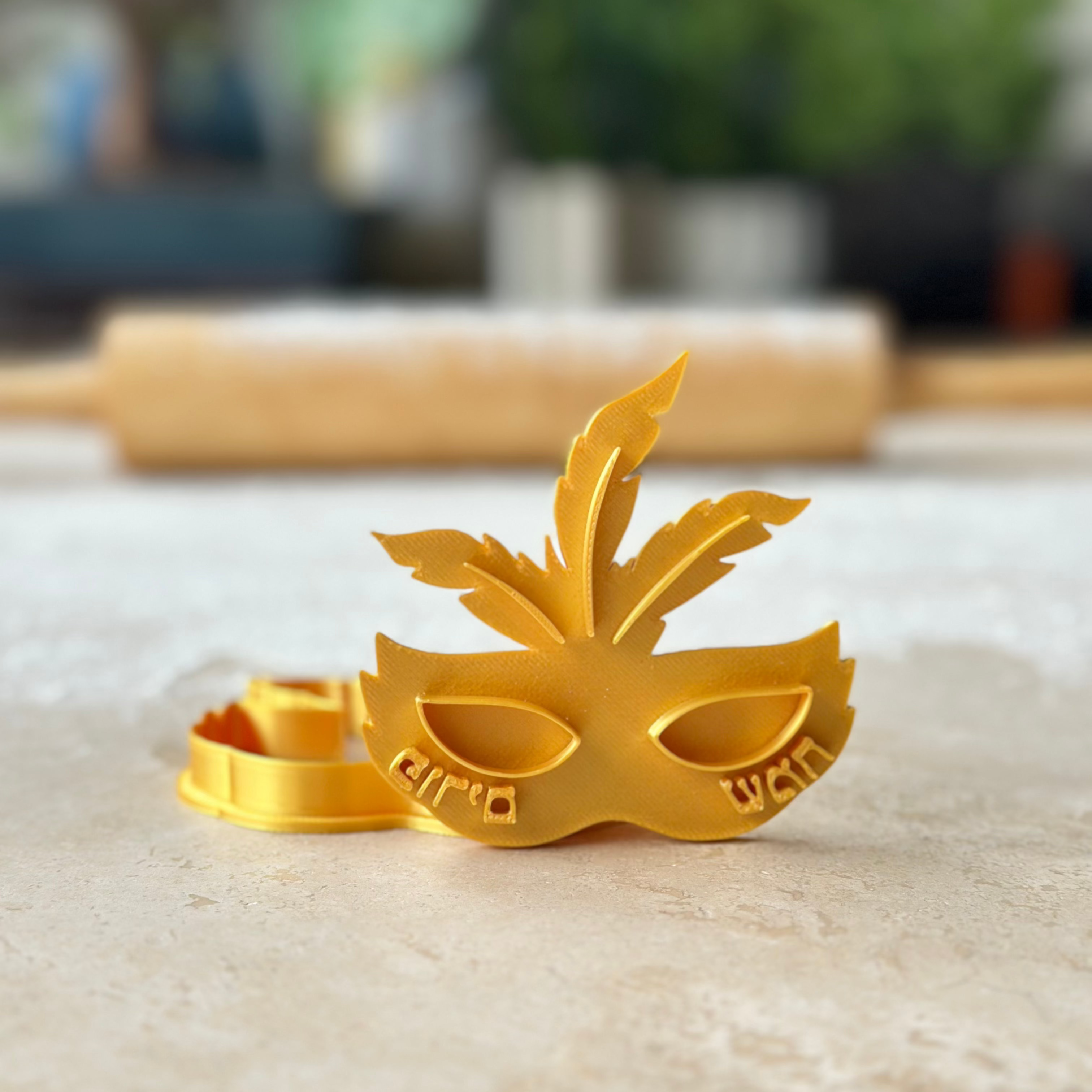 Pourim - Masque avec plumes "Pourim Sameah"